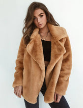 Carregar imagem no visualizador da galeria, Women's Faux Fur Coat / Autumn Street Fashion
