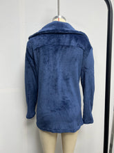 Carregar imagem no visualizador da galeria, Women's Faux Fur Coat / Autumn Street Fashion