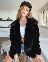 Carregar imagem no visualizador da galeria, Women's Faux Fur Coat / Autumn Street Fashion