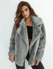 Carregar imagem no visualizador da galeria, Women&#39;s Faux Fur Coat / Autumn Street Fashion
