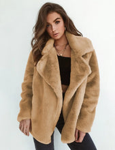Carregar imagem no visualizador da galeria, Women&#39;s Faux Fur Coat / Autumn Street Fashion
